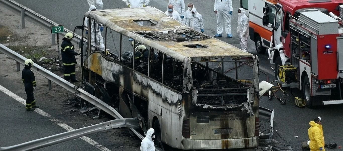 Βουλγαρία: Ταυτοποιήθηκαν οι σοροί των θυμάτων από τη φωτιά σε λεωφορείο